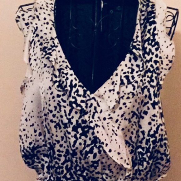 $⬇️ Ruched & Ruffled Summer Dress 👗 - Picture 3 of 9